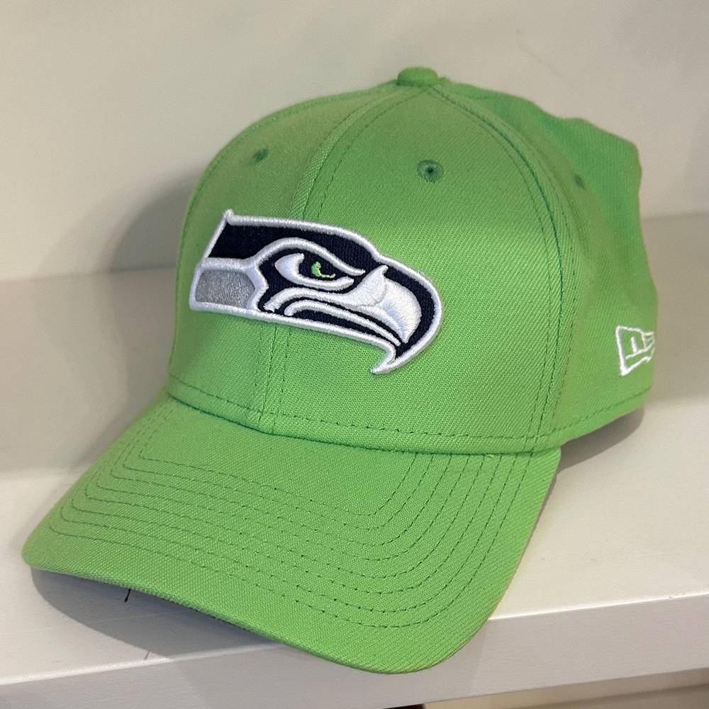 New Era Seattle Seahawks Cap with Embroidered Logo NWOT